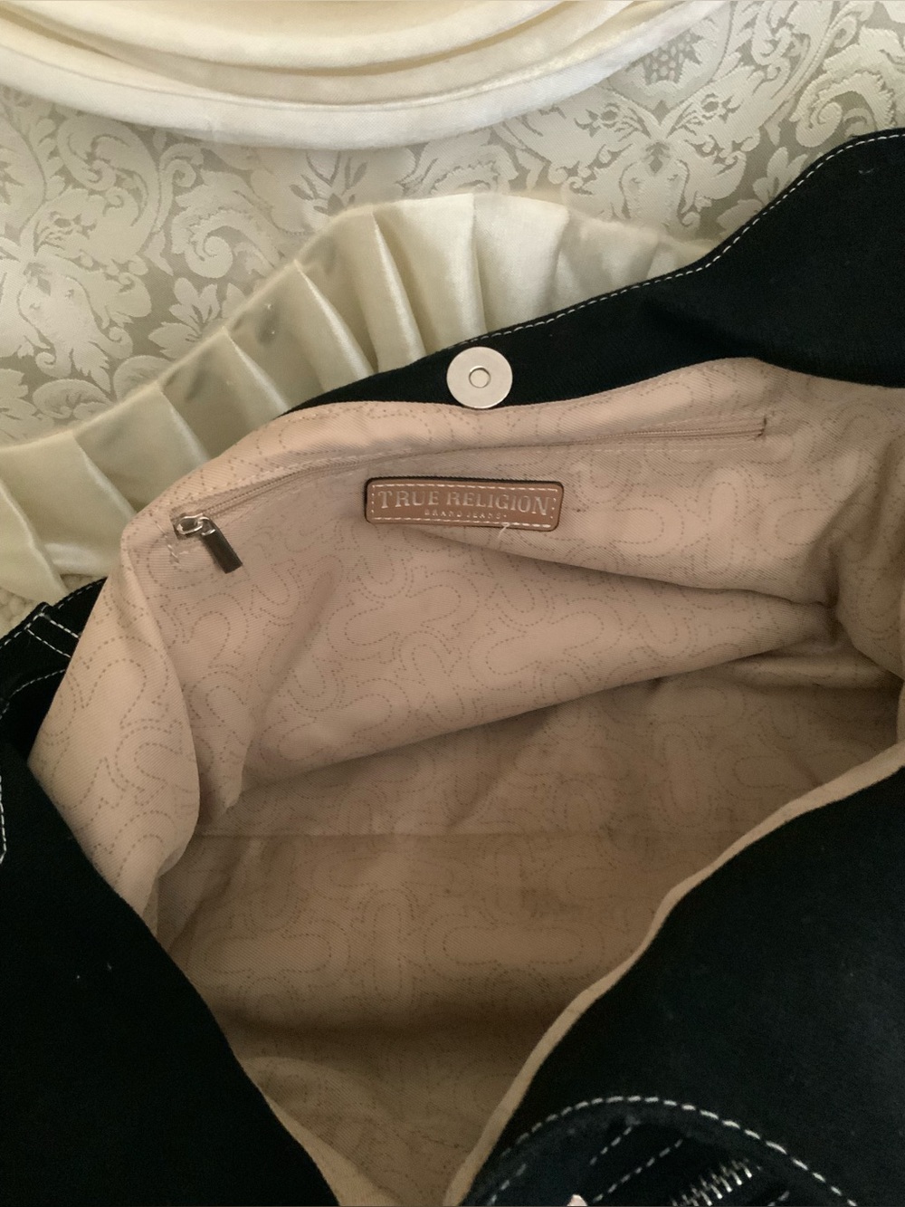 TRUE RELIGION - Picture 9 of 13